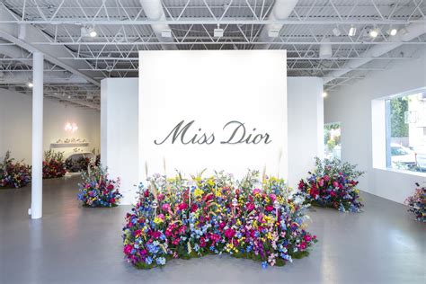 miss dior cafe los angeles|the pop up Miss Dior.